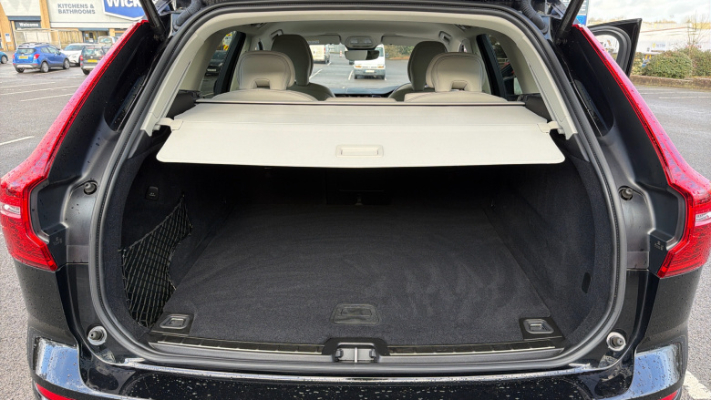 Volvo Xc60 2.0 B4P Plus Dark 5dr Geartronic Petrol Estate